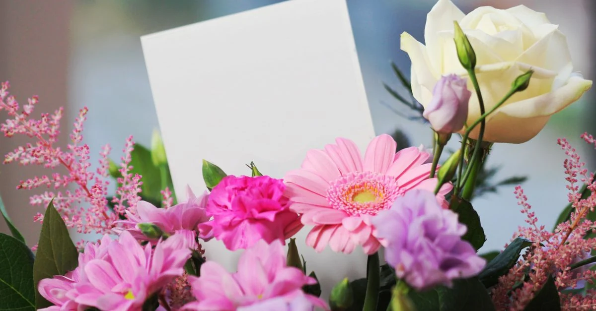 誕生日プレゼント用の花束とアレンジメントを予算別に選ぶイメージ